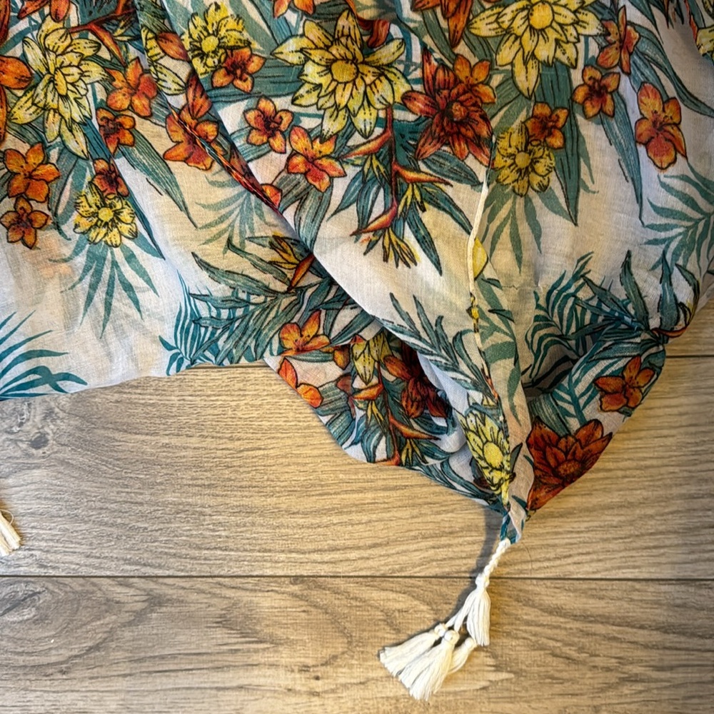 Tropical Shawl - Picture 2 of 3